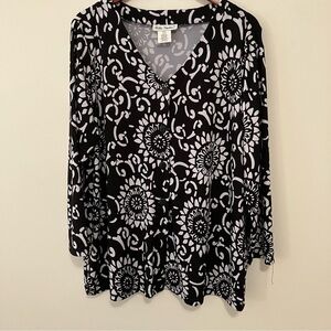 Ulla Popken Women's 12/14 Black White Floral Stretch Liquid Button Up Cardigan